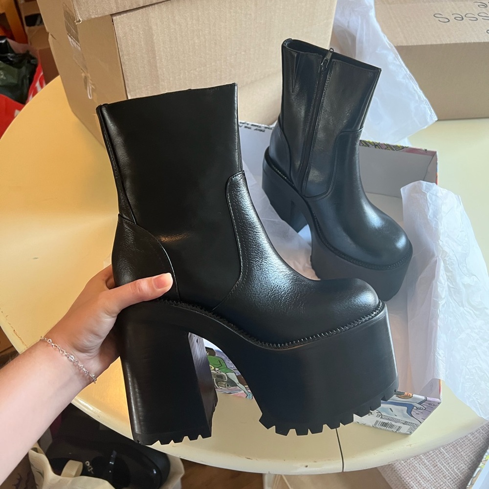 DEADZ Black Platform Boots Jeffrey Campbell
